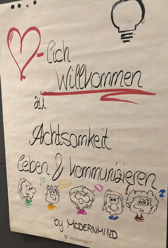 Flipchart: Herzlich willkommen zu Achtsamkeit leben und kommunizieren